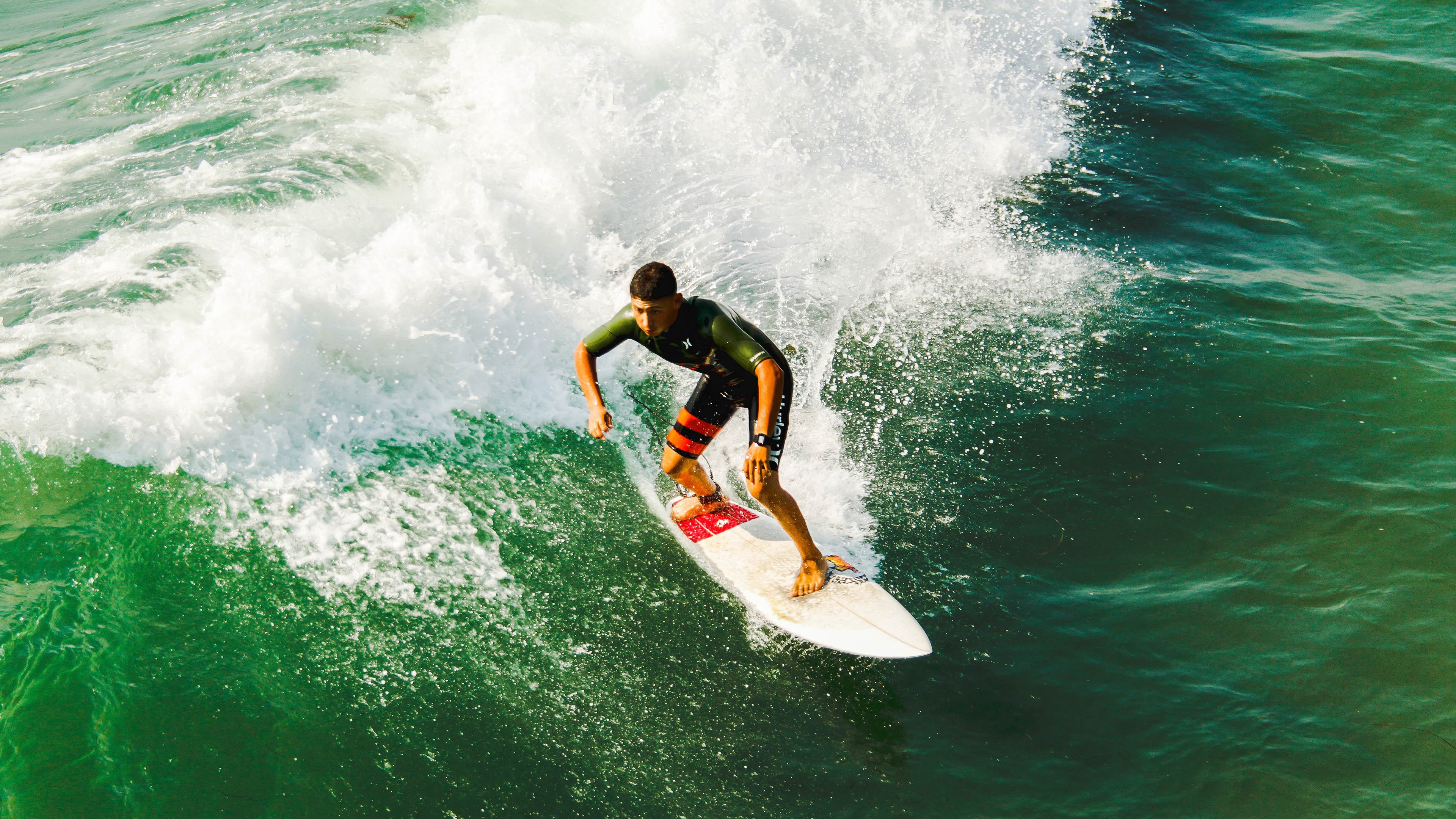 重返赛场引爆全场！，塔图姆意外战胜西班牙队赢得满堂喝彩